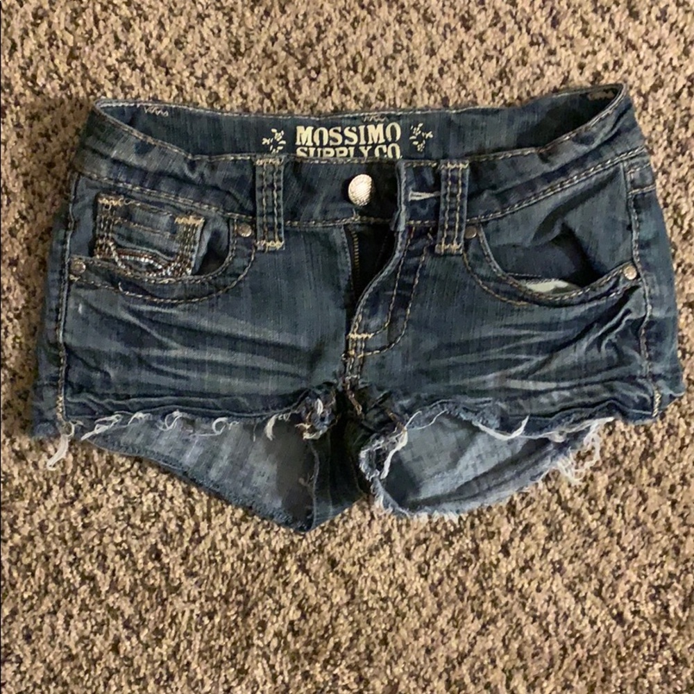 Distressed look- short jean shorts